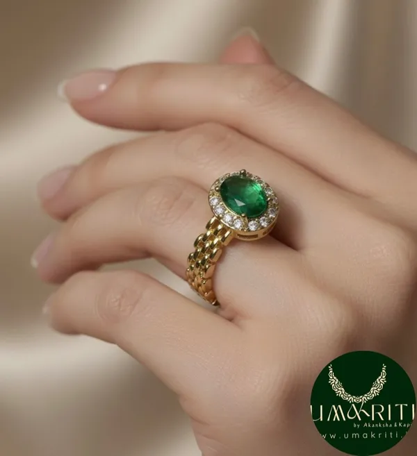 Gold_Emerald_Regal_Chain_Ring_For_Women